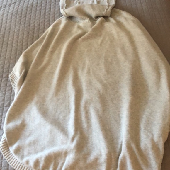 EUC- CAbi Heather Gray Cableknit Poncho Sweater - Picture 5 of 9